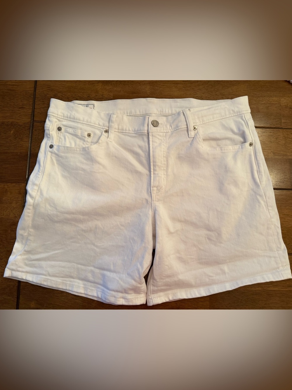 GAP White Denim Girlfriend Shorts Mid Rise Size 31 / 12R  Preppy